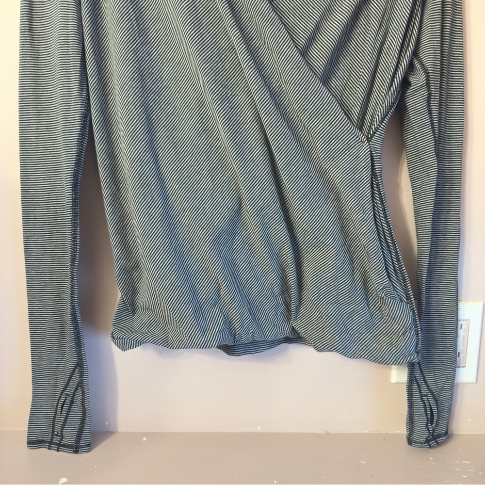 Lululemon Radiant Longsleeve Tonka Stripe Black Heathered Grey Women Size 4 - Picture 6 of 10